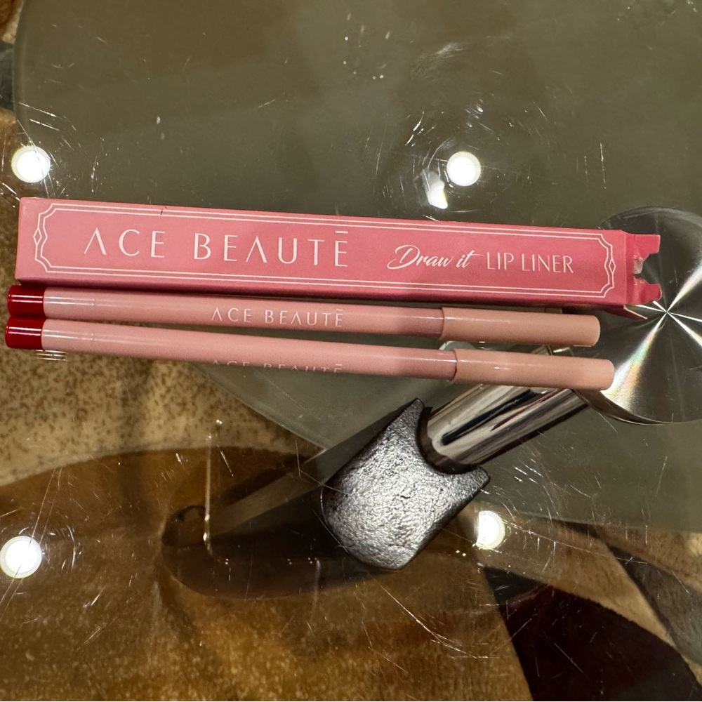 Ace Beauté Lip Liner Set - 2 red lipliners